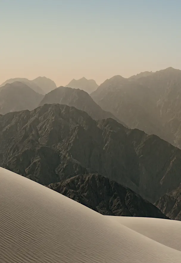 Light sand dunes and mountain ridges — iPhone Duo cover wallpaper preview